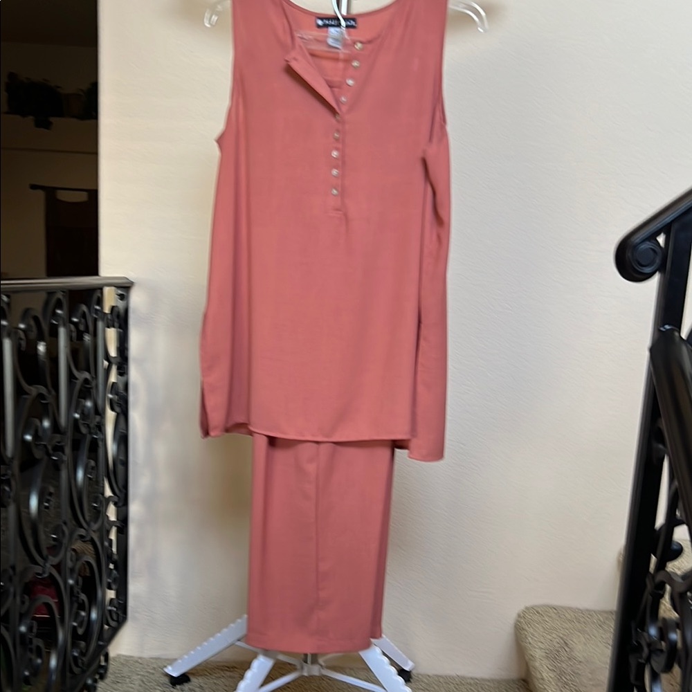 Sleeveless Button-Down Top and Pants Set.